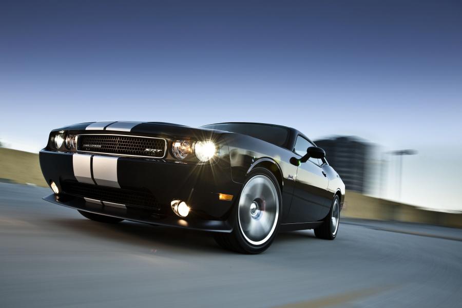  Dodge Challenger SRT8 392 2012 года  (фото 2 из 40)